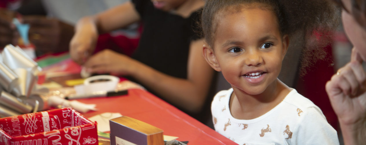 kids making a Christmas craft