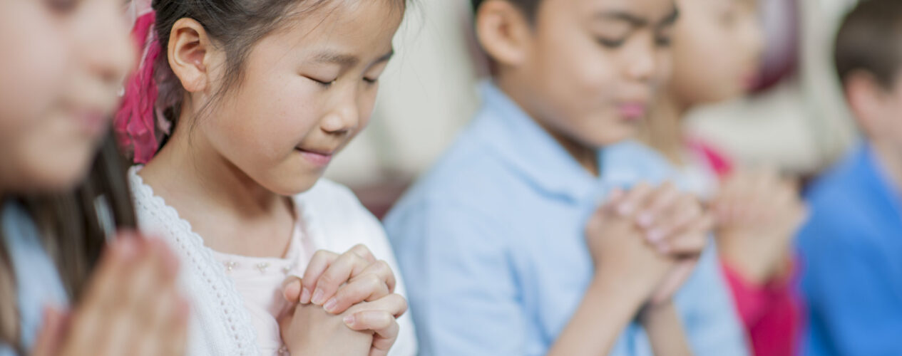 kids praying in church